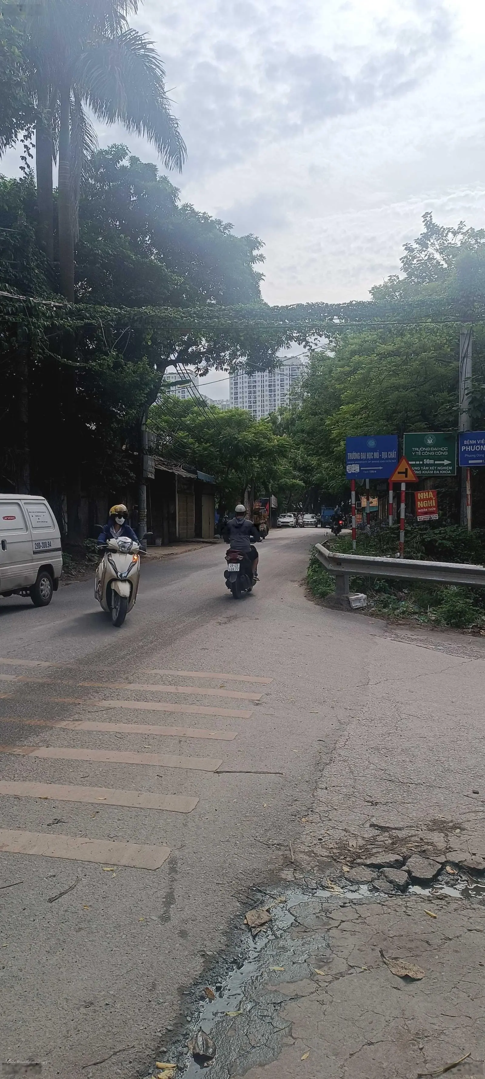 Chính chủ bán CHDV sát Học Viện Tài Chính Y tế Công Cộng. 56m2 7T oto vào nhà thông. LH: 0362 889 ***
