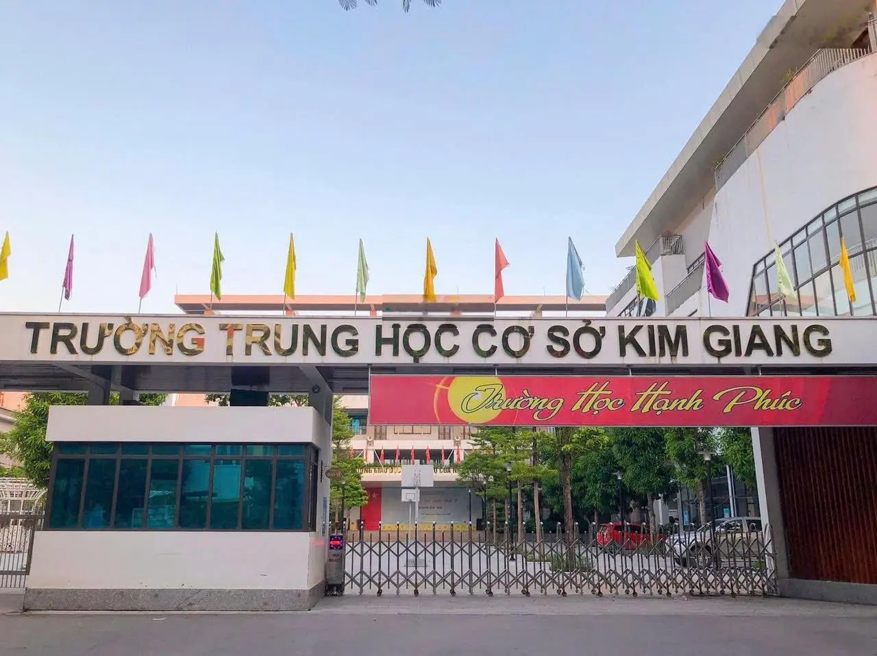 Bán nhanh nhà Hoàng Đạo Thành trước tết ô tô vào nhà, trước nhà ô tô tránh, chỉ 10.x tỷ