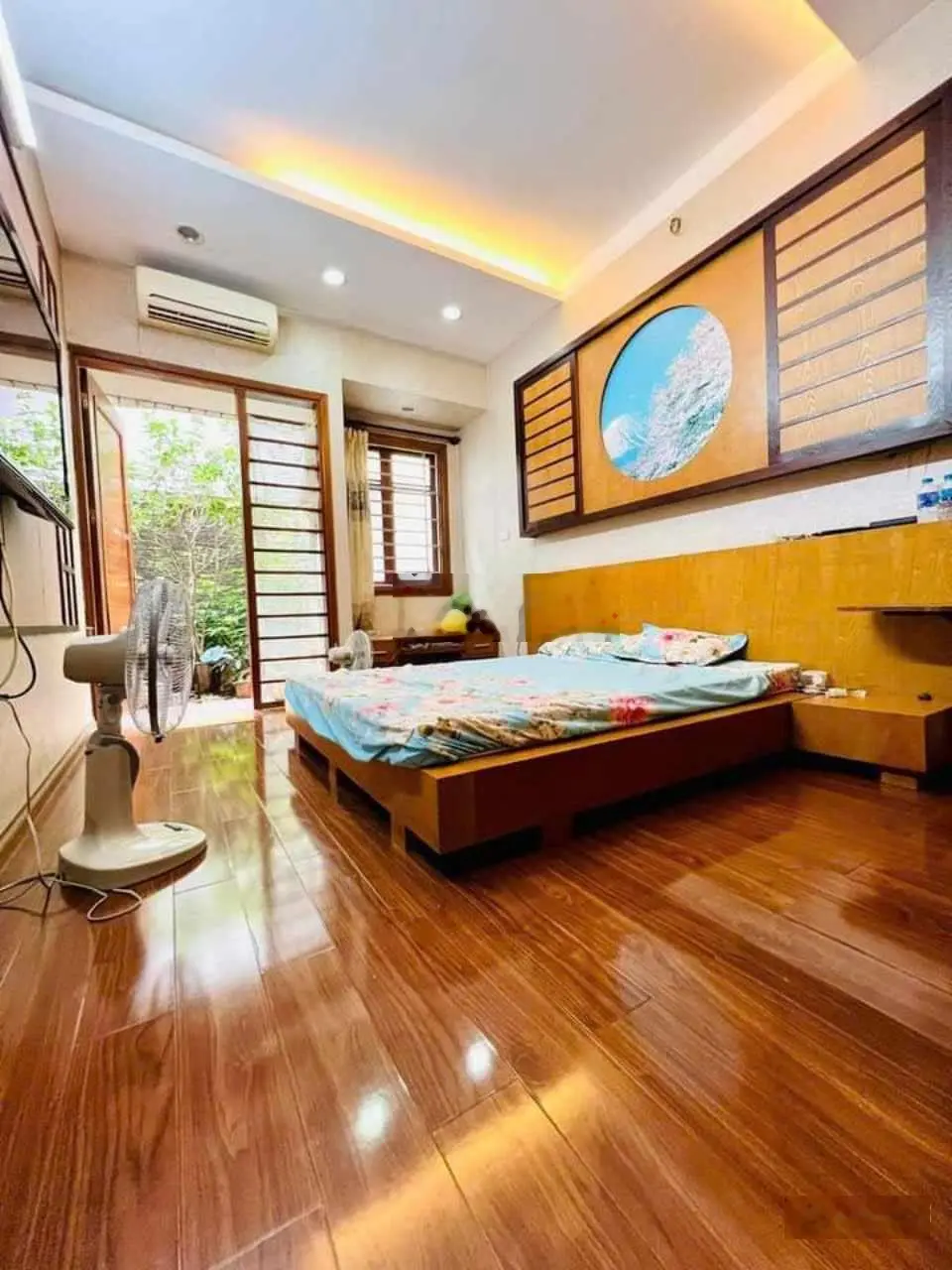 Bán nhà đẹp hai bà trưng, dân xây, ô chờ thang máy, 2 mặt thoáng, gần phố, ngõ rộng, về ở luôn.
