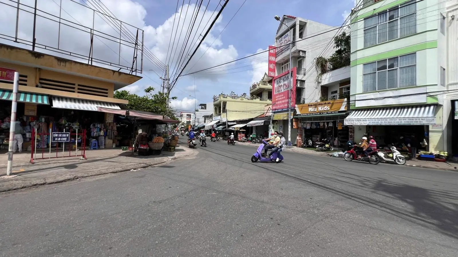 Bán nhà nghỉ gần biển hòn chồng, gần chợ Vĩnh. Hải , kinh doanh tốt có sổ đầy đủ