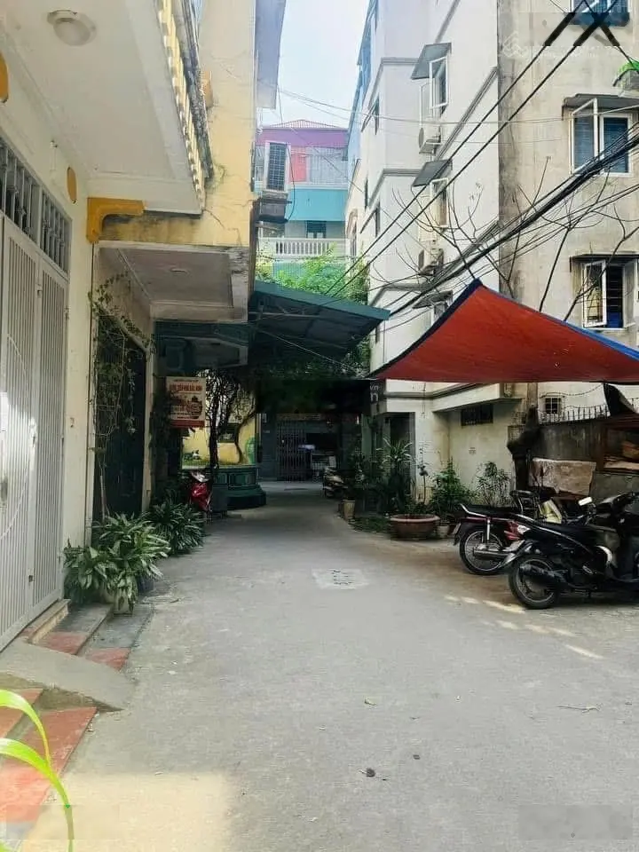 Bán nhà Cầu Giấy - 5 tầng - MT: 5.2m. Giá 6,7 tỷ