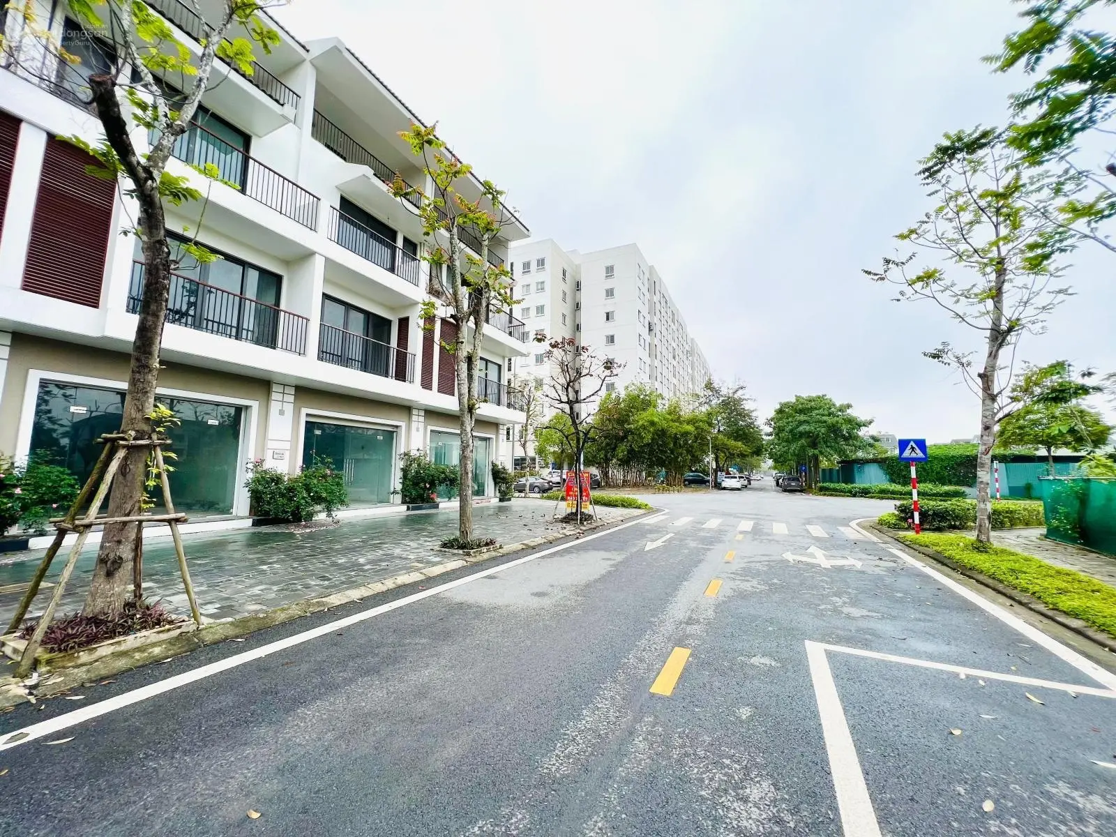 Bán căn shophouse 100m2. Đường to 15m view trường học. LH 0962 204 ***