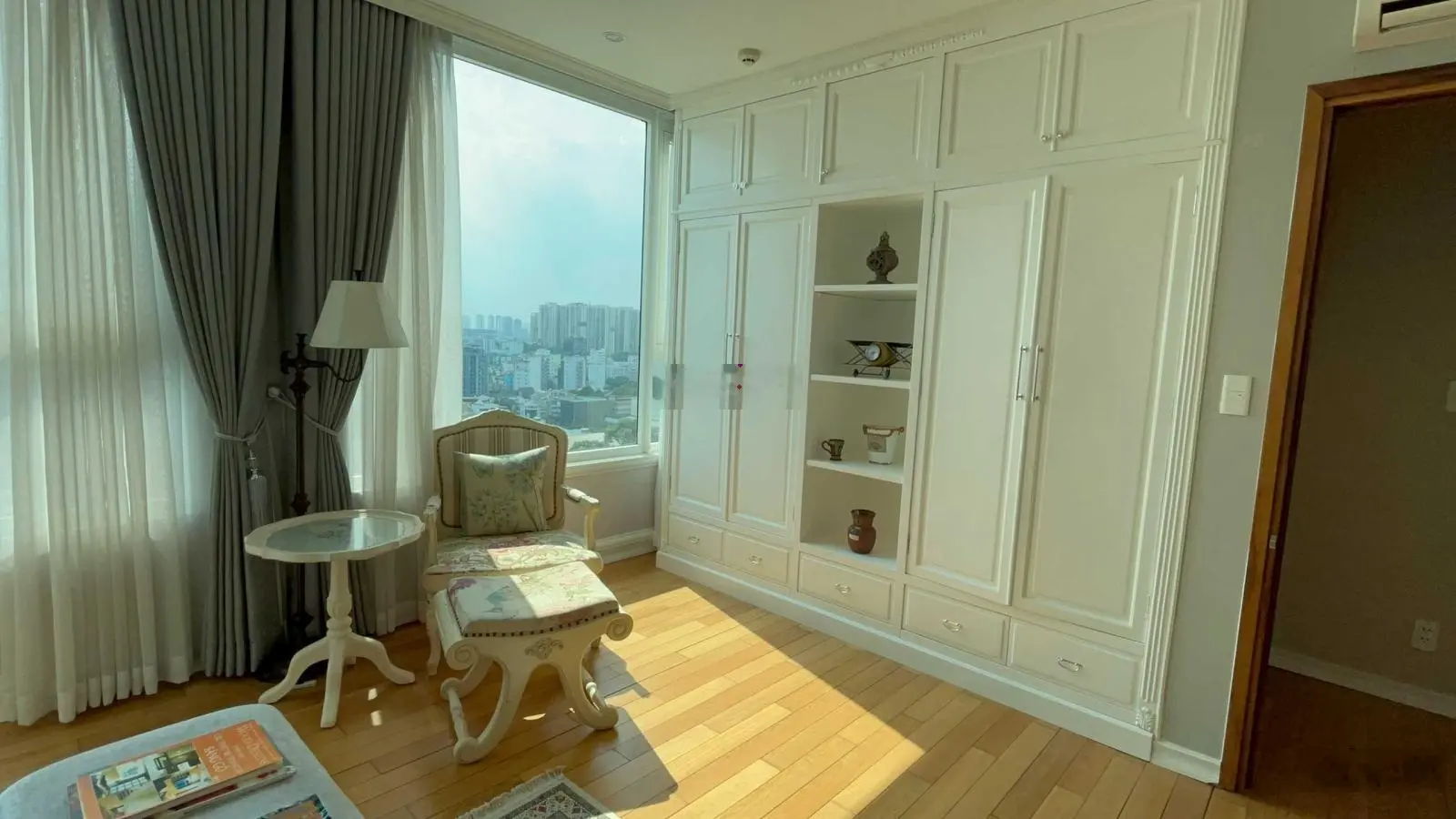 Bán căn góc 87m2 gồm 2PN/2WC Leman Luxury, tầng cao view, nhà mới, nhận nhà ở ngay. LH 0934 004 ***