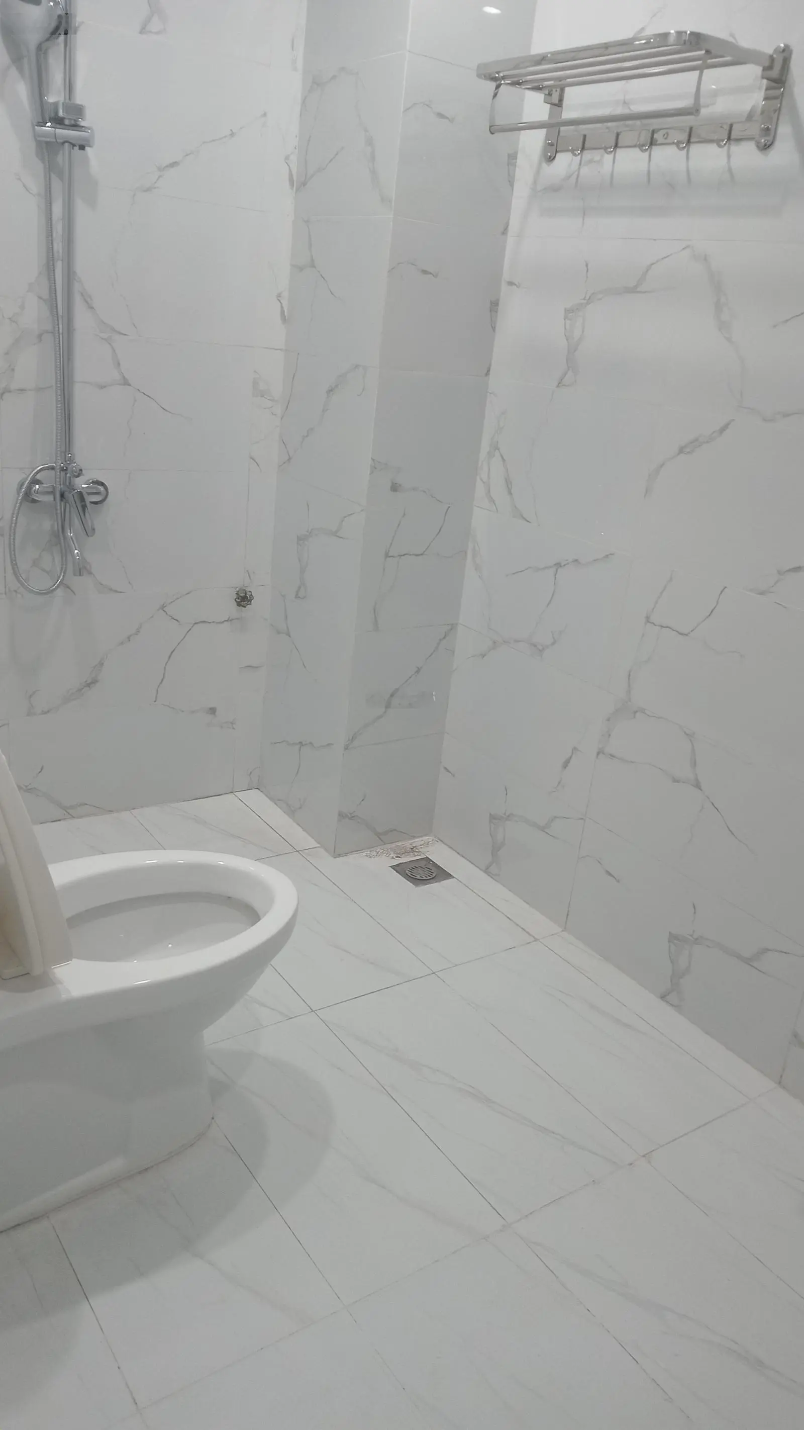 Bán nhà Phố Bồ Đề, nhà đẹp, ô tô, cạnh hồ, anh ninh tốt 35m x 5 tầng, giá chào 10,1 tỷ