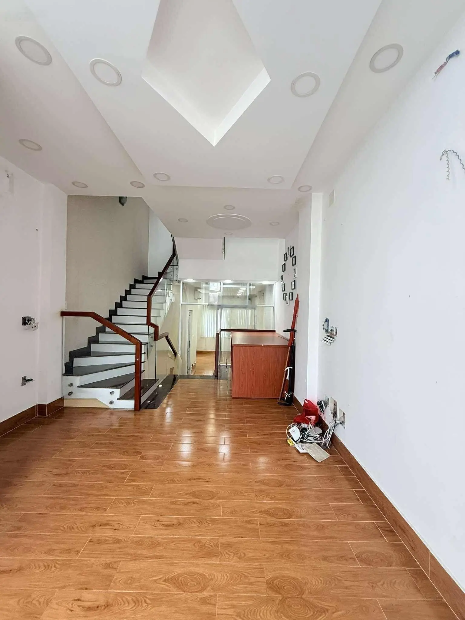 Nhà 4 tầng - ô tô ngủ trong nhà - sát mặt tiền bùi quang là - giáp tân bình- 61 m2 - gấp bán
