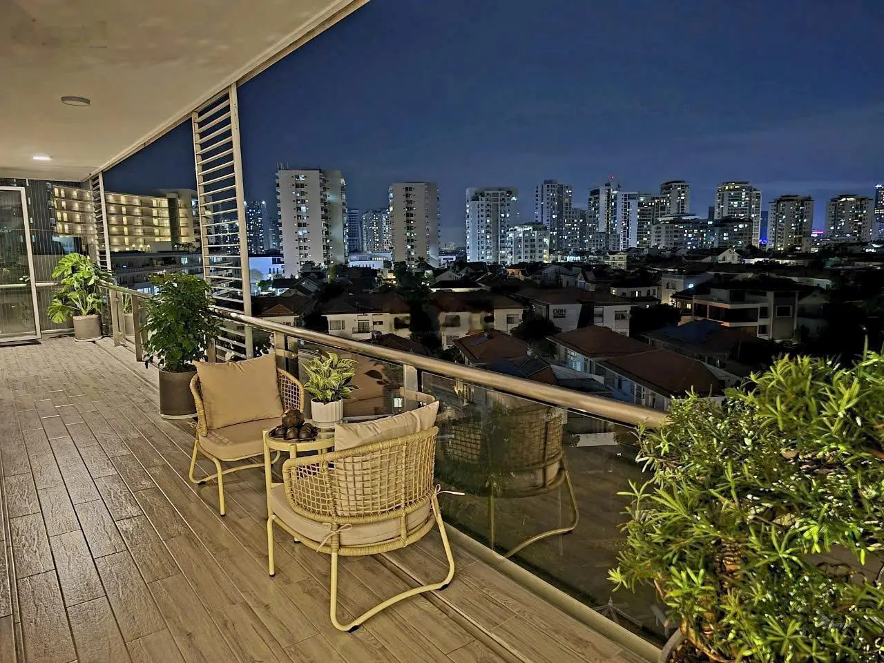 Căn hộ hiếm, 1 căn duy nhất nhà đẹp cần bán CC Garden Plaza - PMH. LH: 0909 854 *** Tiên