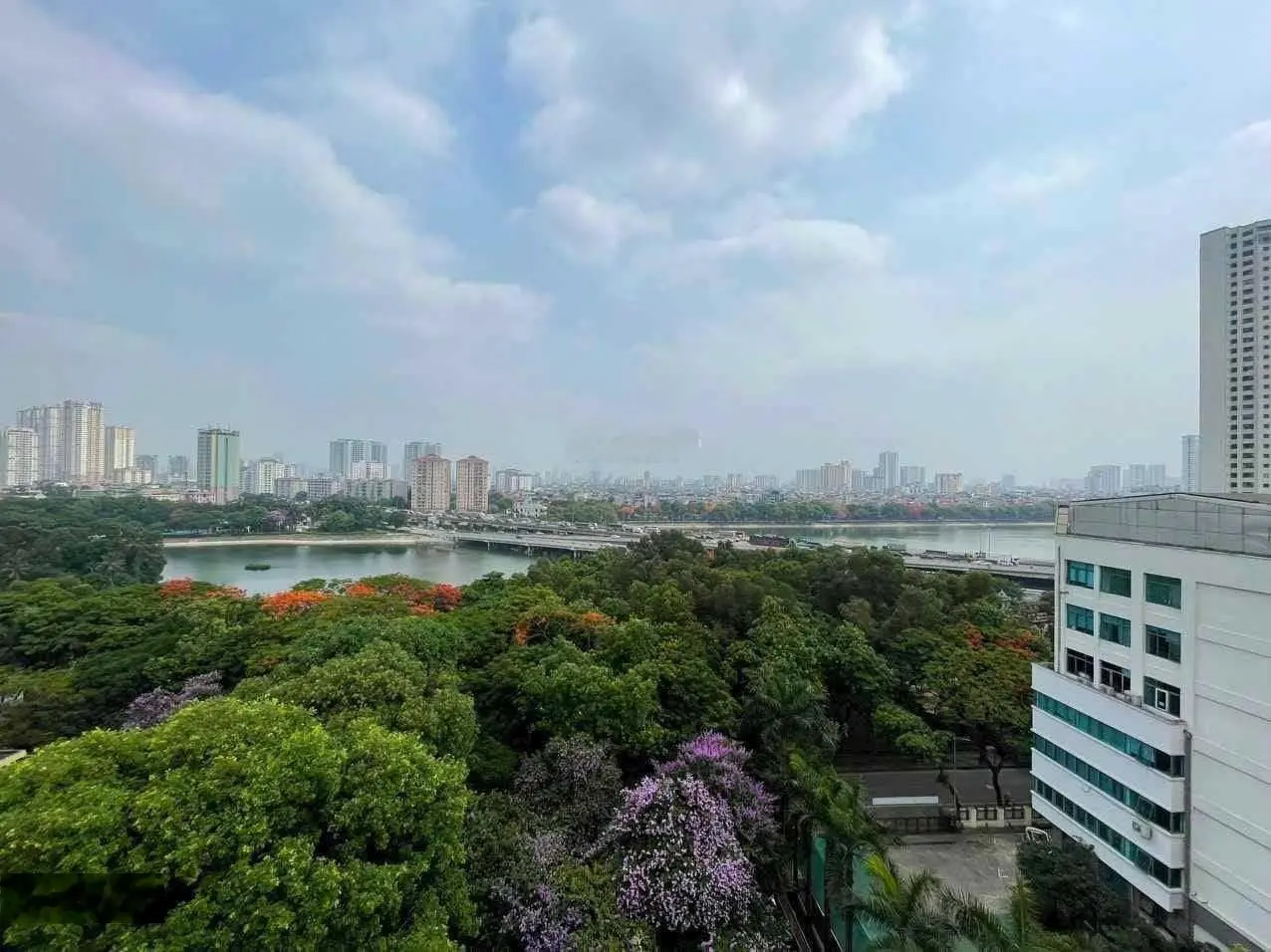 Em cần bán căn hộ Nơ1B Bán đảo Linh Đàm. DT 73m2 2PN 2VS. LH 0986 341 ***