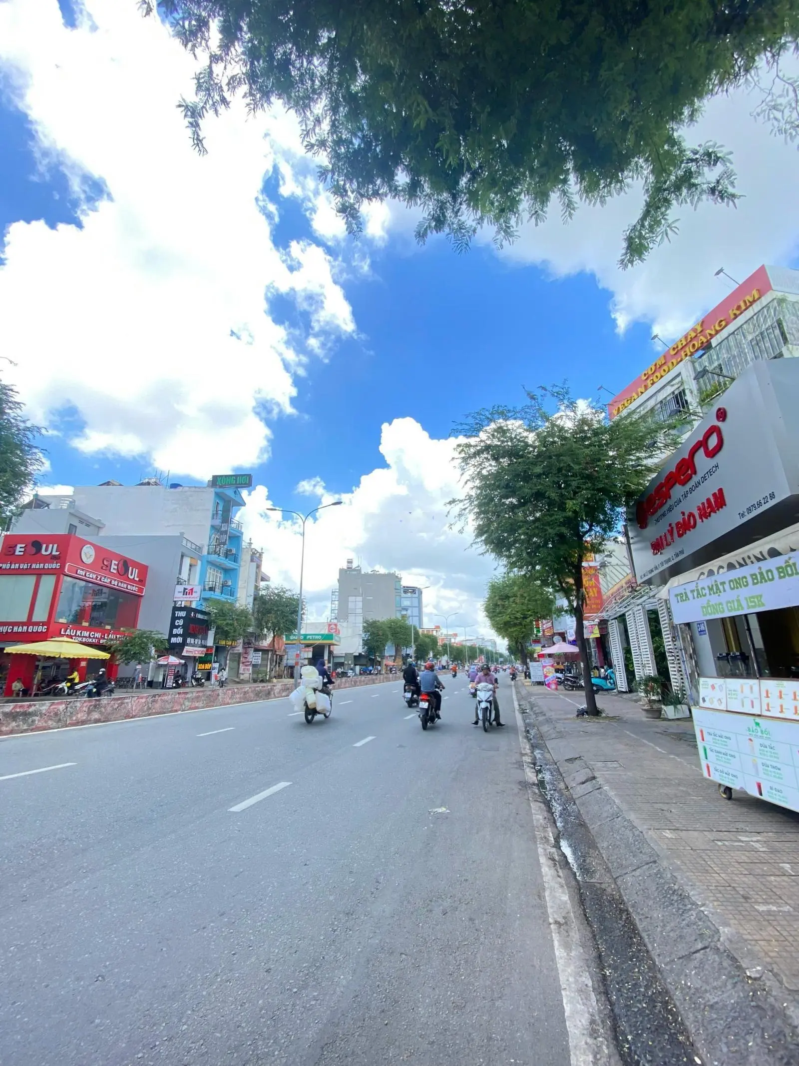 Bán nhà MT đường Lê Trọng Tấn nở hậu, Q. Tân Phú - DT: 8 X 25m; HĐT: 40tr/th, giá: 18 tỷ TL
