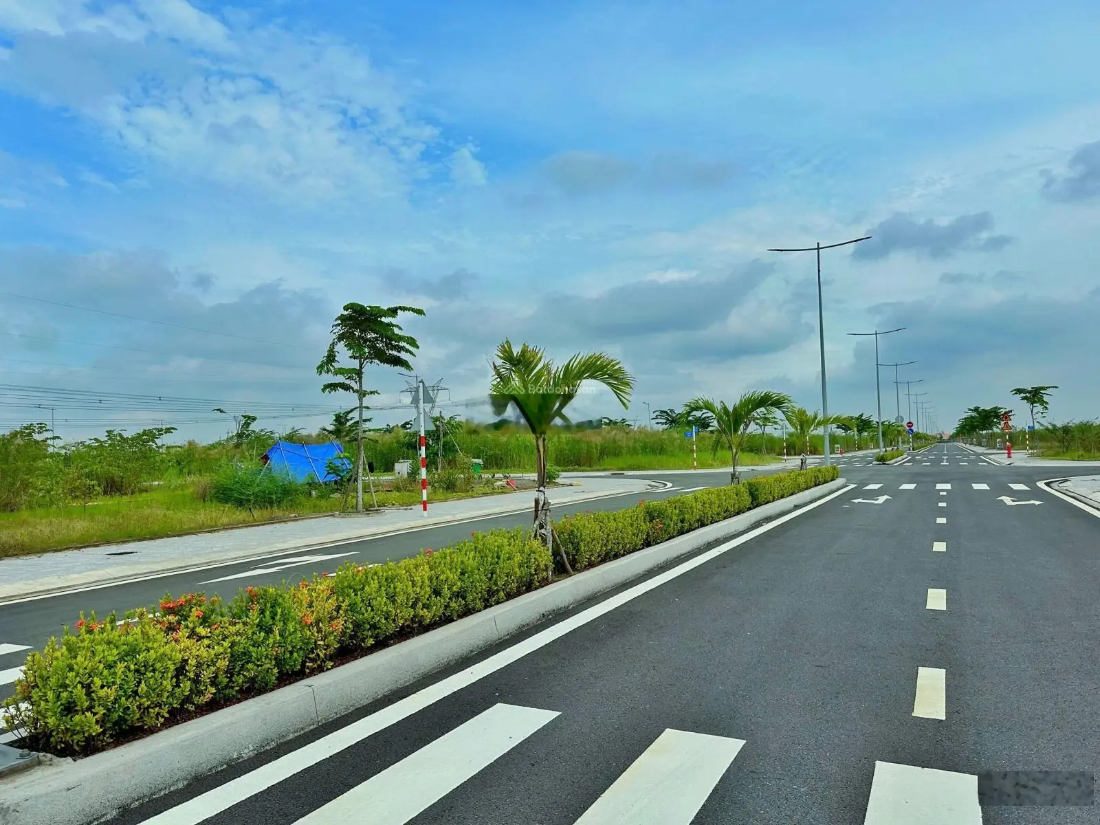 Chính chủ bán lô B đẹp đường 20m, có sổ sang tên ngay, giá thấp hơn HĐ 400tr