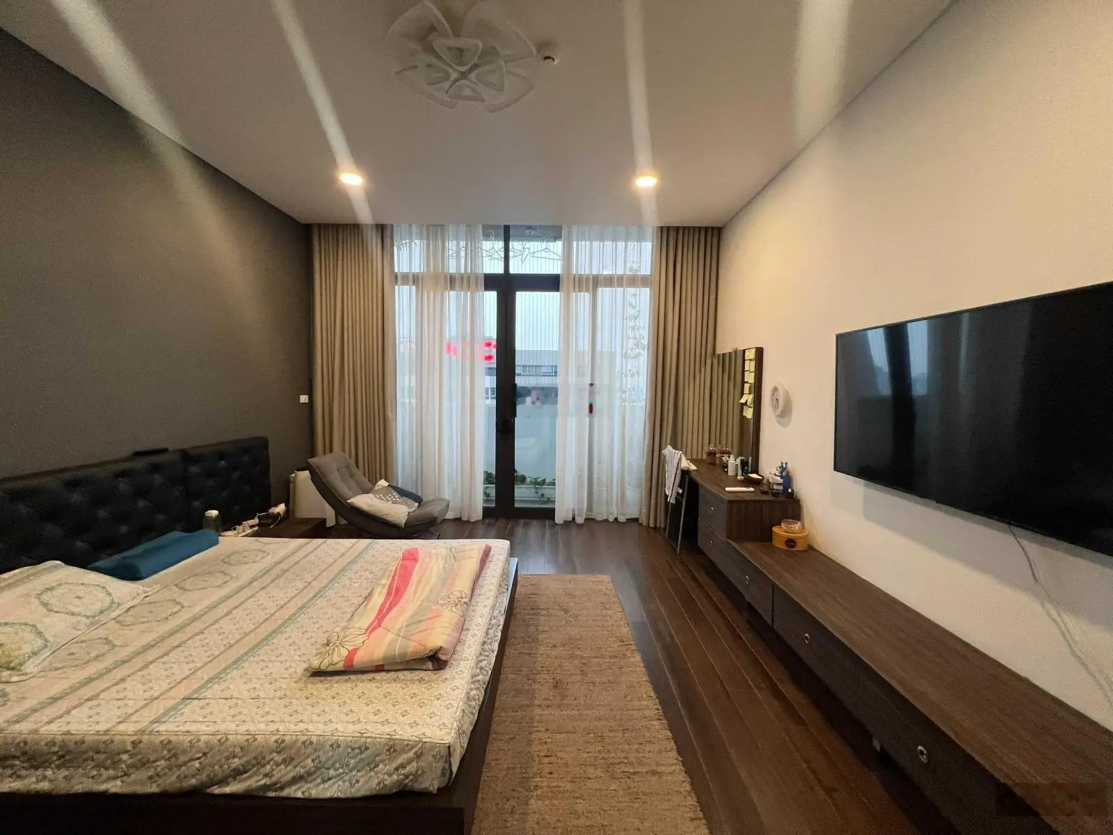 (Giá thật) Chính chủ bán căn 135m2, 3 phòng ngủ + tầng trung 9,5 tỷ, chung cư Bohemia