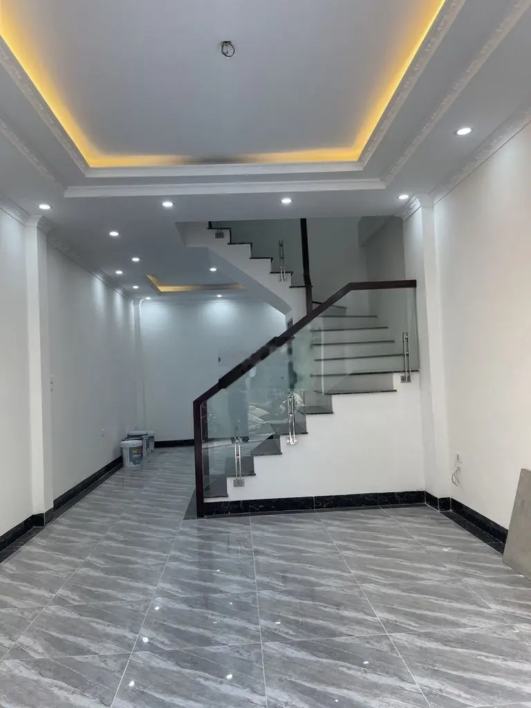 Bán nhà Thạch Bàn 45m2 x 5 tầng ngõ 2,5m cách 100m ra bãi gửi xe ô tô