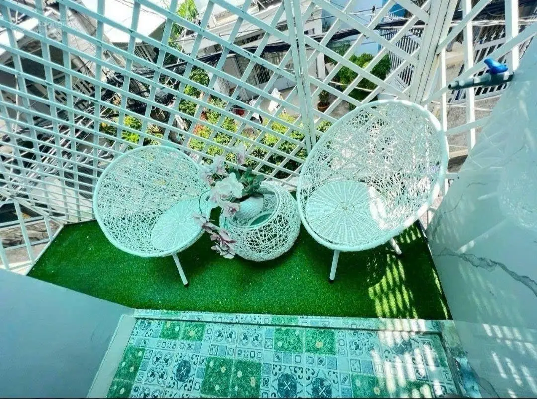 Cần bán gấp nhà hẻm 1806 TT Nhà Bè. DT: 4 x 9m, 1 lầu, 2 phòng ngủ, 2 WC, ban công view đẹp