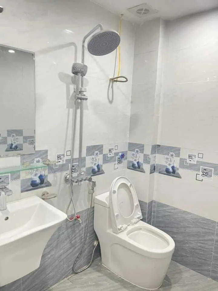 Cần bán gấp nhà Tứ Hiệp, mặt ngõ nông - ô tô đỗ cổng, chợ Tứ Hiệp, bãi xe ô tô sát nhà