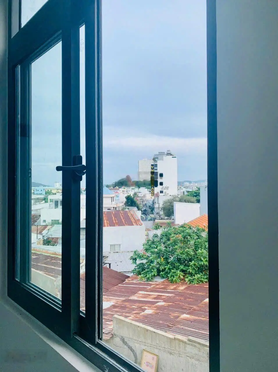 Nhà 2 tầng hẻm Ngô Đến Nha Trang đường oto 4ty2 gần biển gần trường đại học