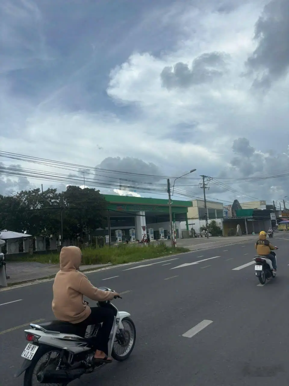 Bán 2 căn nhà 1 trệt 1 lầu đã hoàn công khu đô thị Hoàng Tâm, Cà Mau cách QL1A 800m