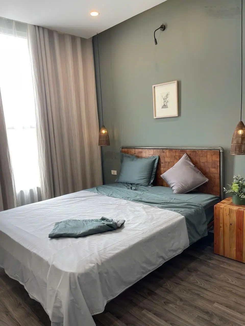 Bán căn hộ tầng cao tòa A2, 79m2, 2 ngủ đã cải tạo rất đẹp tại Vinhomes Gardenia. LH: 0398 195 ***