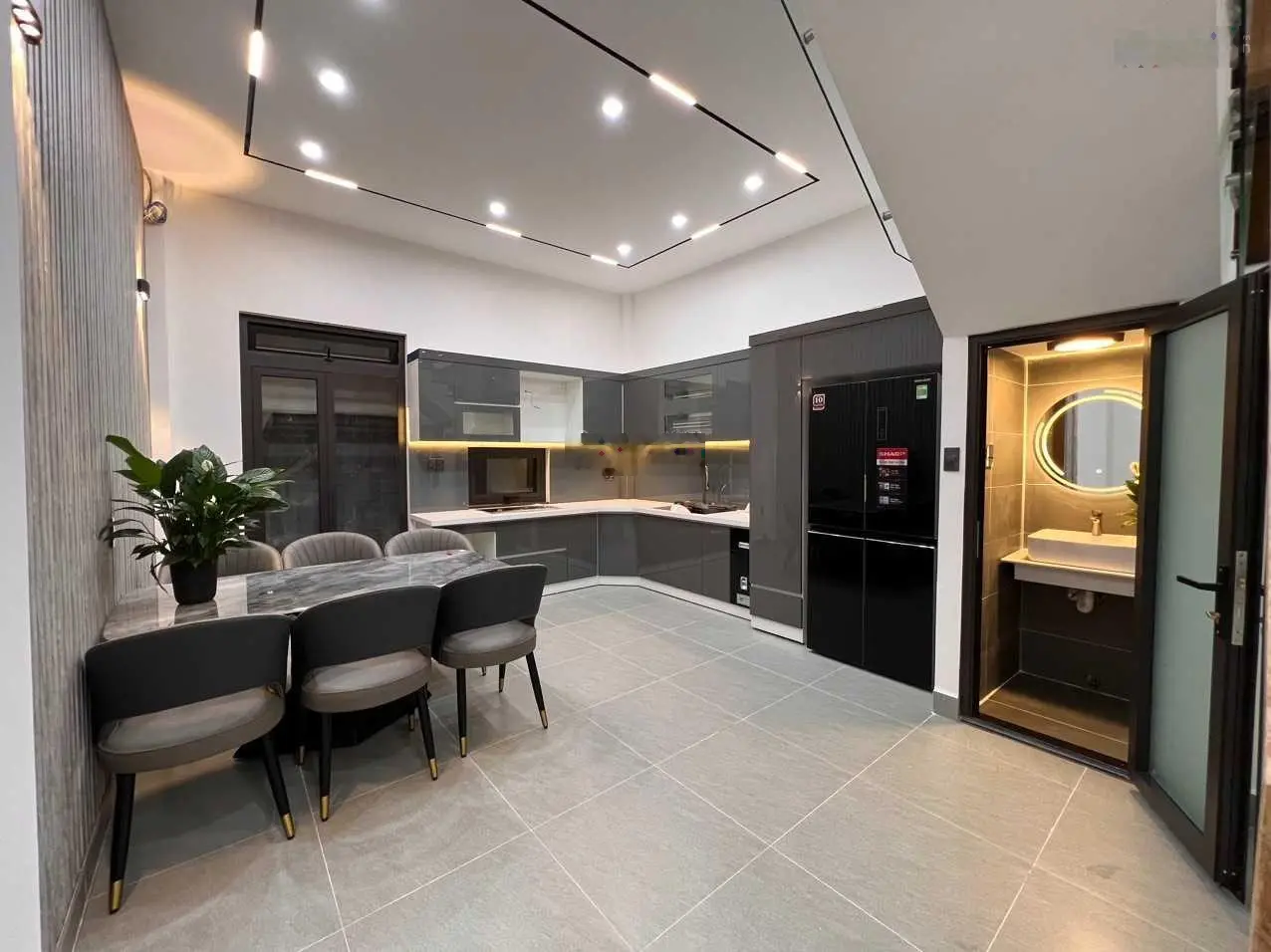 Nhà mới view đẹp góc 2MT KQH Trần Anh Tông 4,5x16m vuông vức 4 tầng cách Hồ Xuân Hương 1km