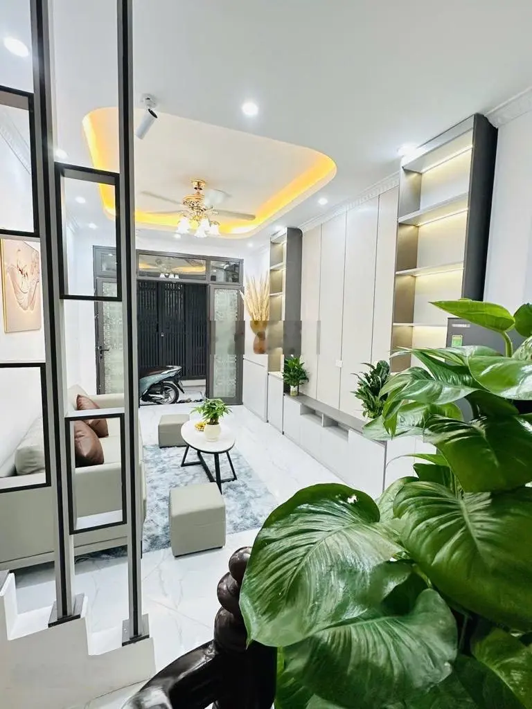 Nhà Minh Khai cách phố 100m full nội thất đẹp long lanh