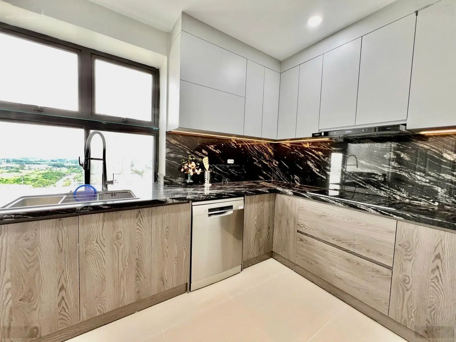 Căn hộ chung cư 3 phòng ngủ tại Sudico Mỹ Đình, Hà Nội với full nội thất mới, view thoáng, giá rẻ