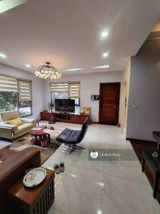 Biệt thự liền kề, lô góc, 150m2x4T, mặt tiền 10m, vỉa hè, 3 ô tô tránh, 3 bước ra hồ, 28 tỷ