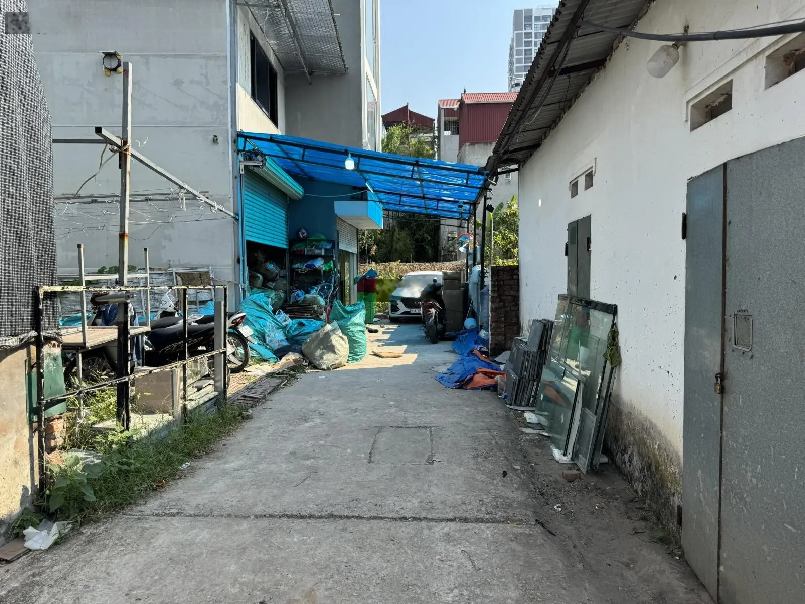Cần tiền bán nhanh lô đất 71m2 nằm tại đường An Đào E, ngõ rộng 2,8m ô tô đang đỗ trước đất