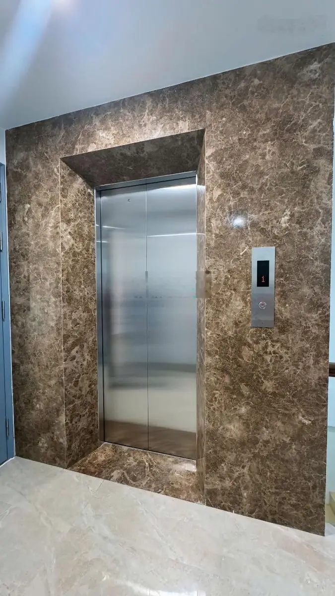 Cần bán gấp nhà mặt phố Nguyễn Viết Xuân, Quận Hà Đông diện tích 95m2, 1 hầm 8T nổi giá 35 tỷ có TL