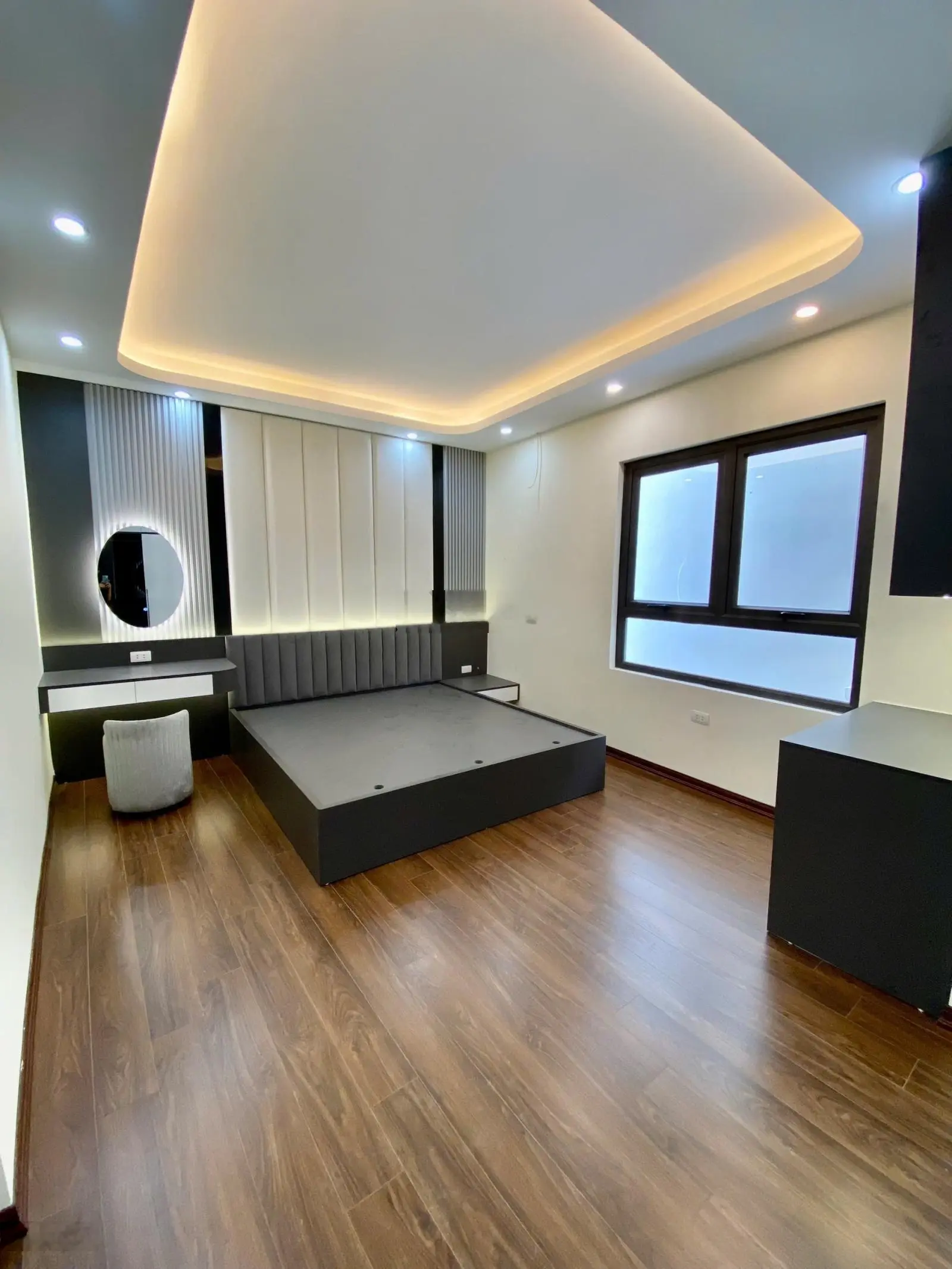Bán nhà đẹp cầu thang máy full nội thất bồ đề long biên hà nội