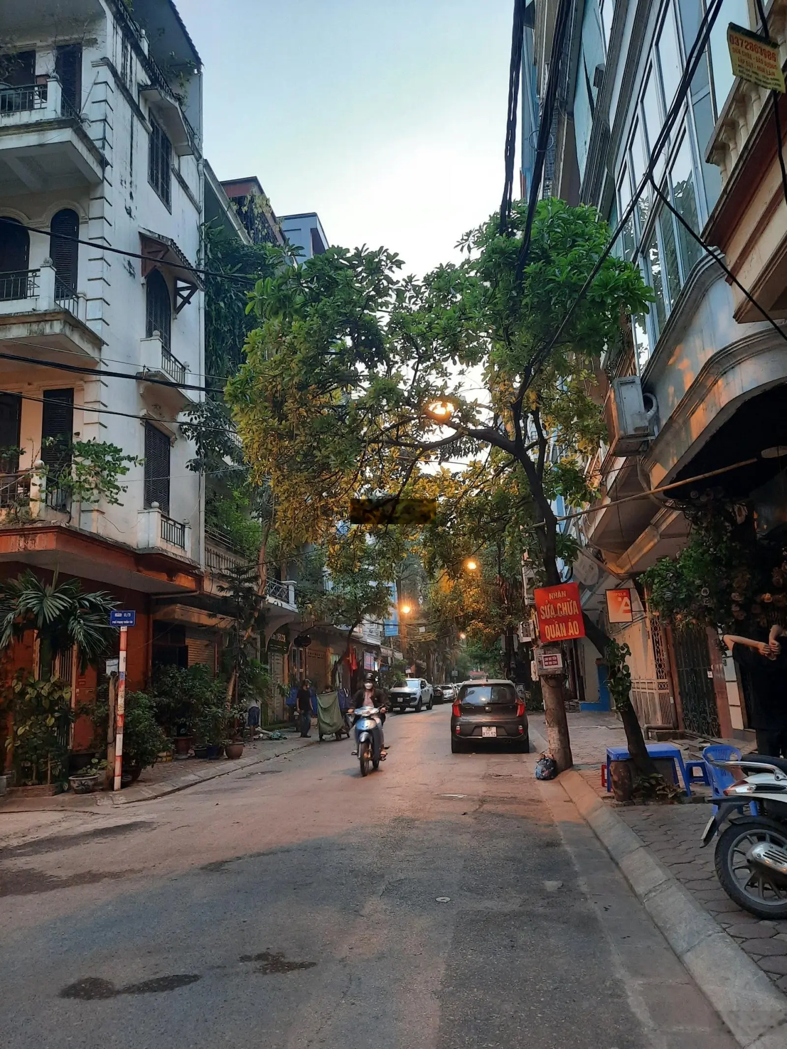 Bán mảnh đất kinh doanh tốt tại Phạm Tuấn Tài - Đặng Thùy Trâm: 55m2. MT: 4m. 16.5 tỷ TL nhiều