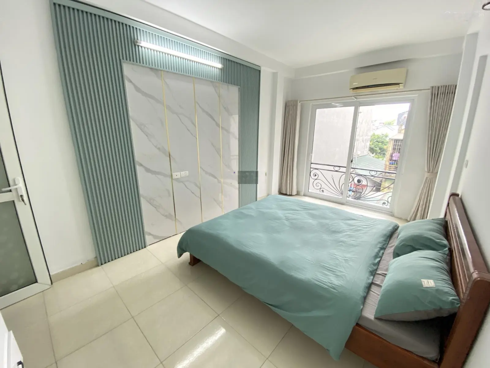 DT: 31.5m2 xây 4.5 tầng mới. Ôtô đổ cổng phố Thanh Lân giá hơn 4 tỷ