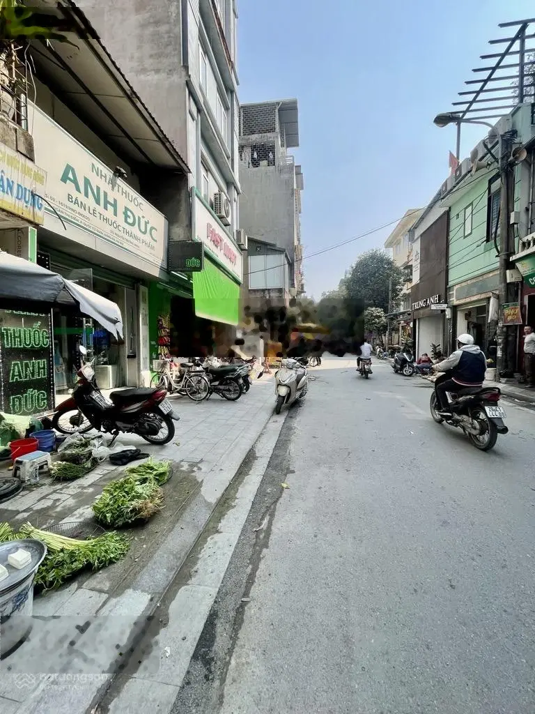 Chính Chủ Bán Nhà Trung Tâm Đống Đa -Phố Tôn Đức Thắng ,Xã Đàn ,Ô Chợ Dừa .Diện Tích 30m -Giá 12Tỷ