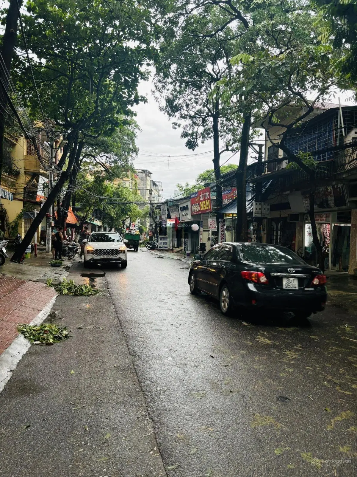 Bán nhà mặt phố Mỗ Lao Hà Đông, lô góc 2 mặt đường ô tô tránh nhau, kinh doanh đỉnh. 50m2 2t, 20 tỷ