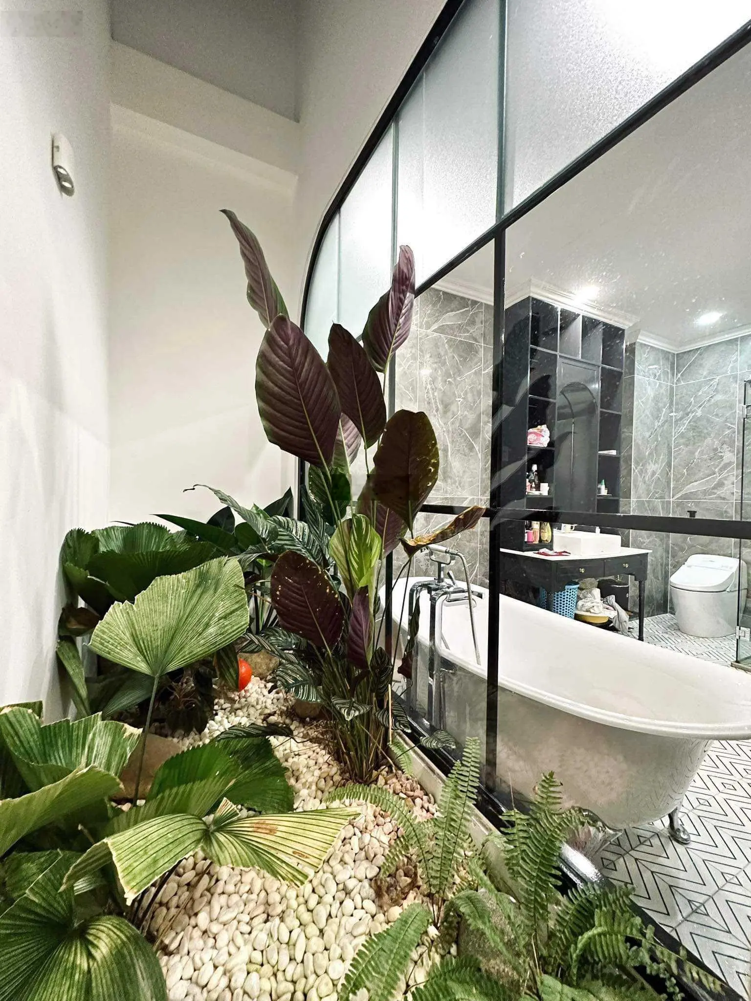 Hẻm Sang 8m - Lê Văn Sỹ thông Trường Sa - Quận 3. DT: 120m2 (4x30)m, cấp 4 tiện xây mới 5 tầng + ST