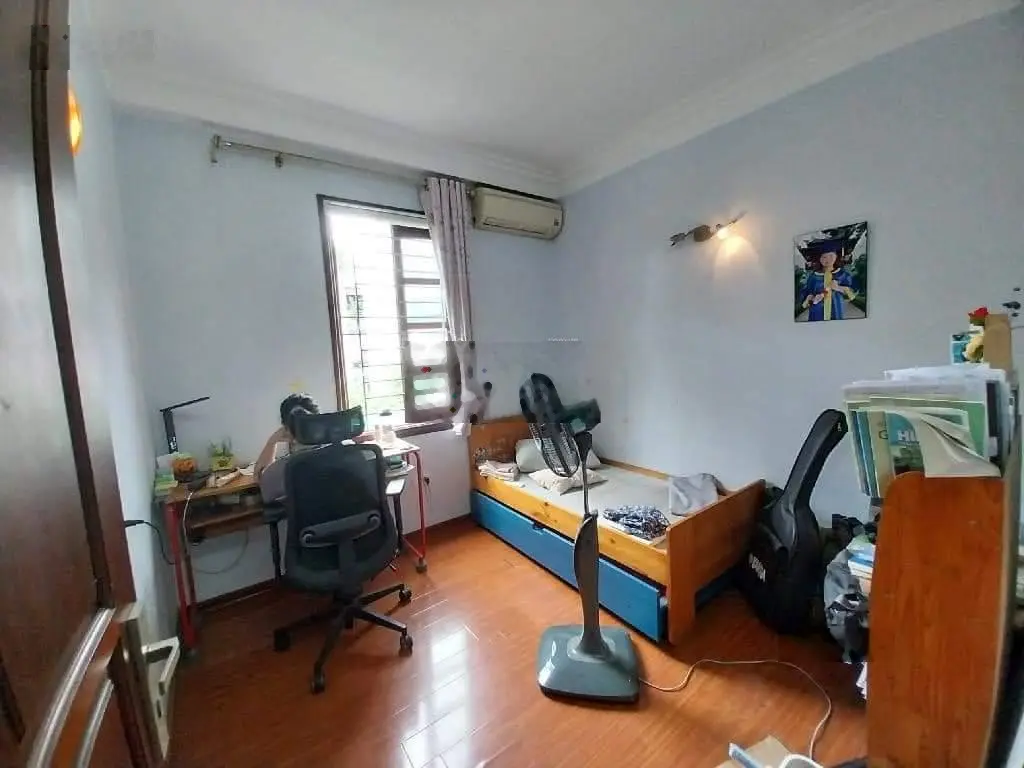 Nhà phố ngã tư Đại La, Bạch Mai, 40 m2, thoáng sáng 2 bên, dân xây, giá nhỉnh 5 tỷ