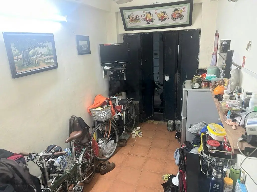 Nhà phố Khâm Thiên, 5 tầng, gần phố, kinh doanh tốt.