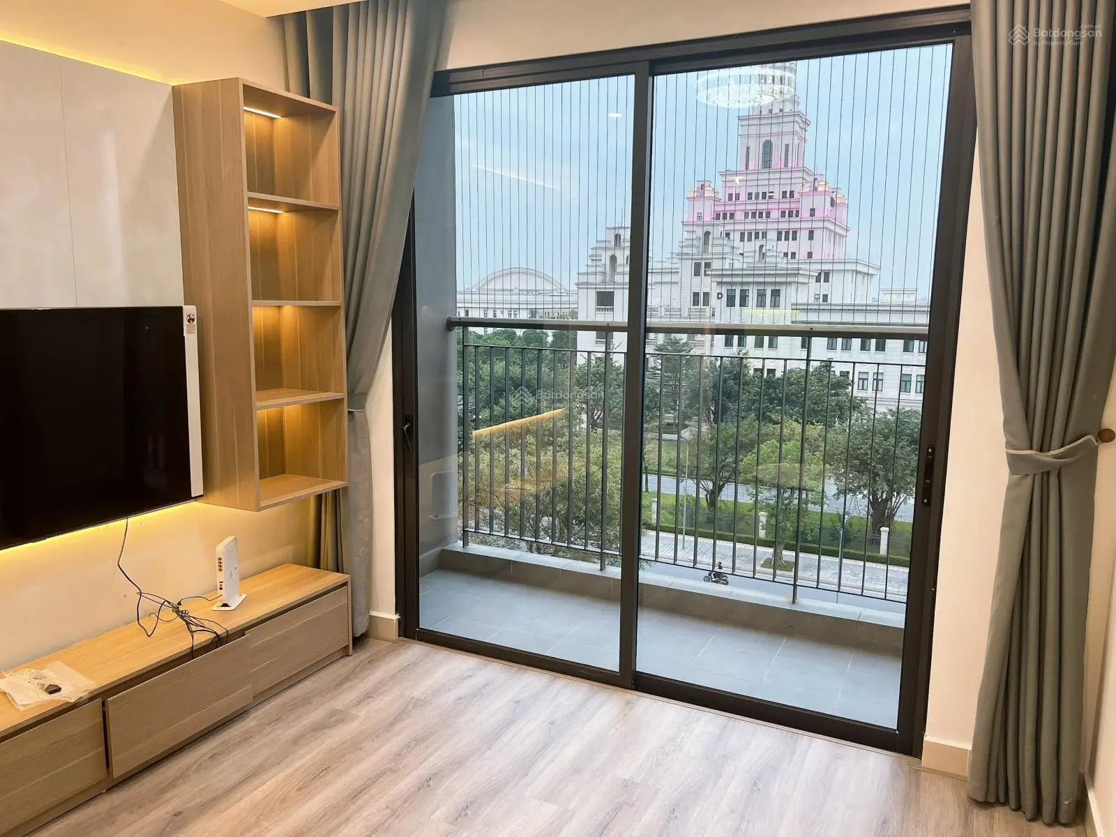 Bán căn hộ 2 ngủ 2,8 tỷ full đồ nội thất 55m nhận nhà ở ngay bc Đông Nam tầng trung đẹp ngay VinUni