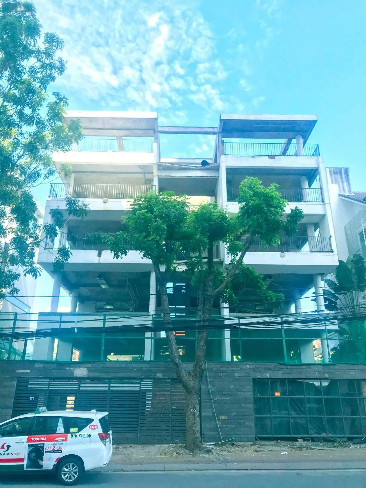 Bán tòa văn phòng MT nguyễn Văn Hưởng, DT: 20x18.5m(370m2) hầm 5 tầng, giá: 145 tỷ. LH: 0903 398 ***