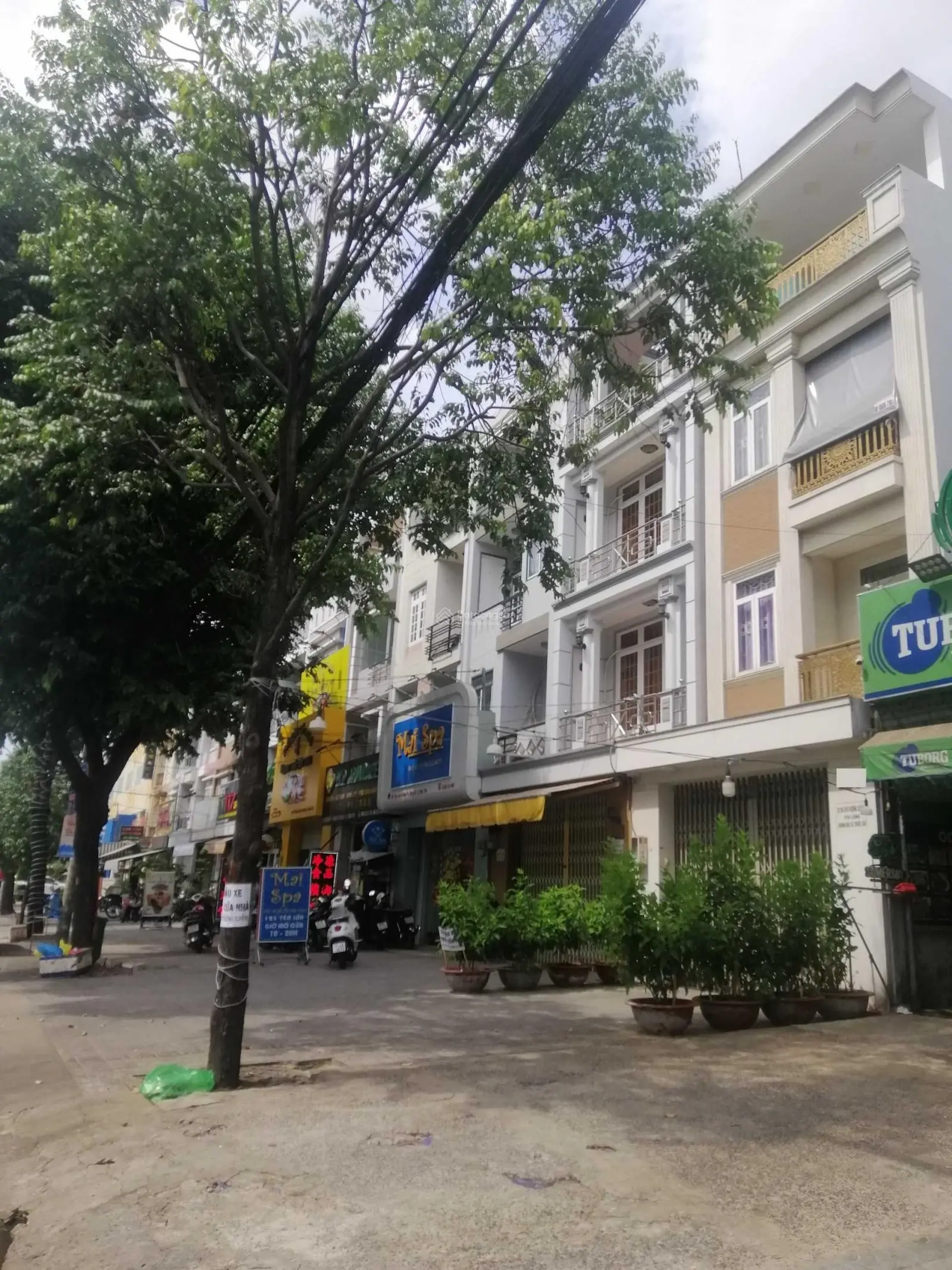 Bán nhà mặt tiền kinh doanh giá tốt đường Tên Lửa lớn