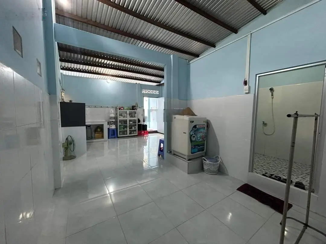Nhà mặt tiền chính chủ cần bán! Tiện mở văn phòng công ty, ở lâu dài mua bán thuận tiện