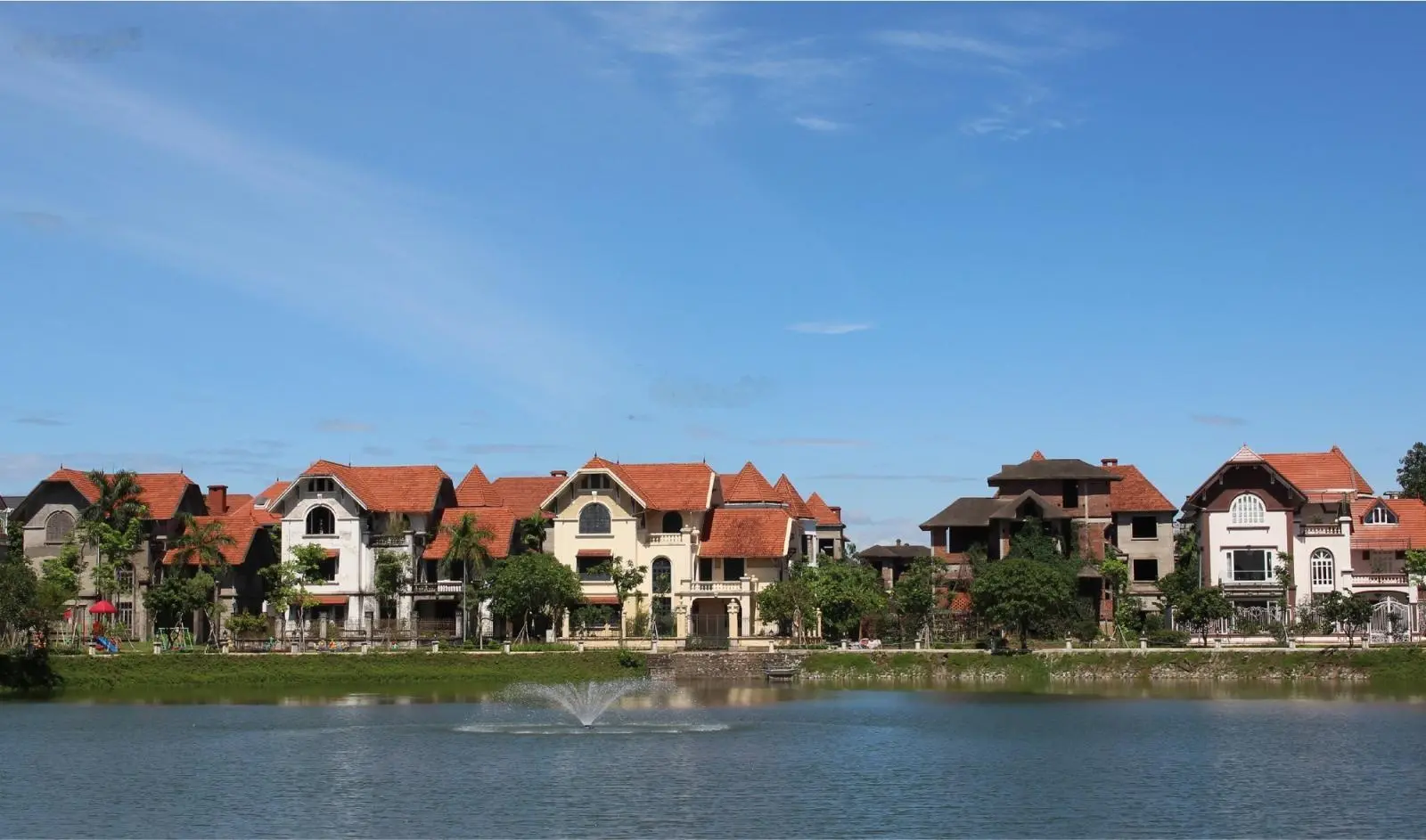 BIỆT THỰ BẢO SƠN NGHĨ DƯỠNG VỚI HỒ ĐIỀU HOÀ, GIÁ CHỈ 140 TR/M2 CẢ NHÀ, SỔ ĐỎ NÉT CĂNG.