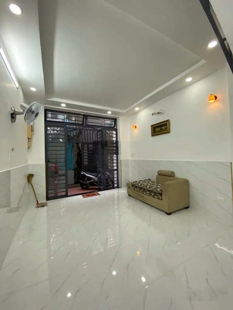 Bán nhà 3 tầng DT: 4x12,5m, TC 50m2 Trần Quang Diệu, Quận 3- khu vực buôn bán thời trang-giá 8,8 tỷ