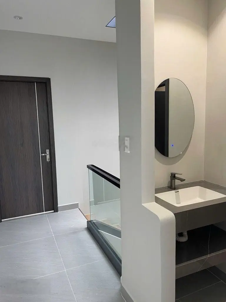 Mặt tiền KD đỉnh cao,hiếm có khó tìm Lê Thị Riêng,Bến Thành Q1. Ngang đẹp hơn 4.3m, giá rẻ bất ngờ