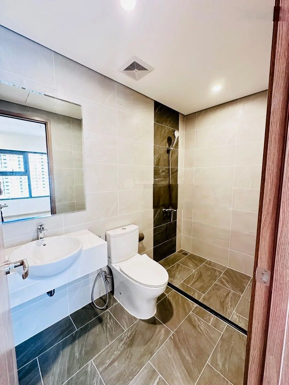 Cắt lỗ sâu - cắt lỗ 900 triệu căn 2PN 59,4m2 hướng Đông Nam view công viên Ánh Sáng, view sông mát