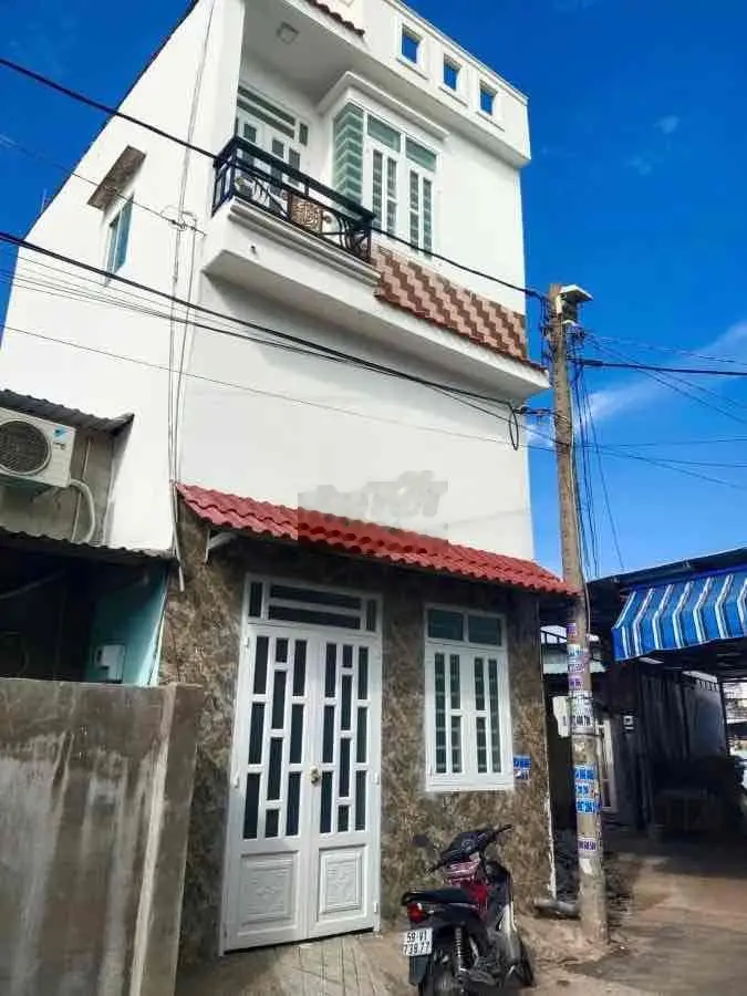 BÁN NHÀ 1 TRỆT, 1 LỮNG, 1 LẦU GIÁ 2,3 TỶ Q12