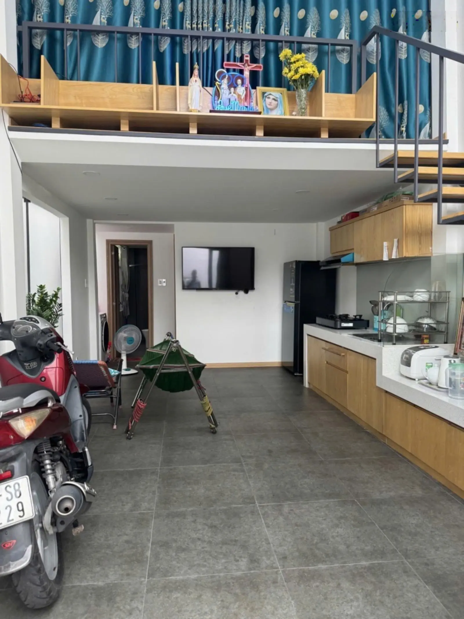 Nhà bán mới sửa sang đẹp đầy đủ công năng cho GĐ ở 3PN, vị trí sát bên Bình Thạnh