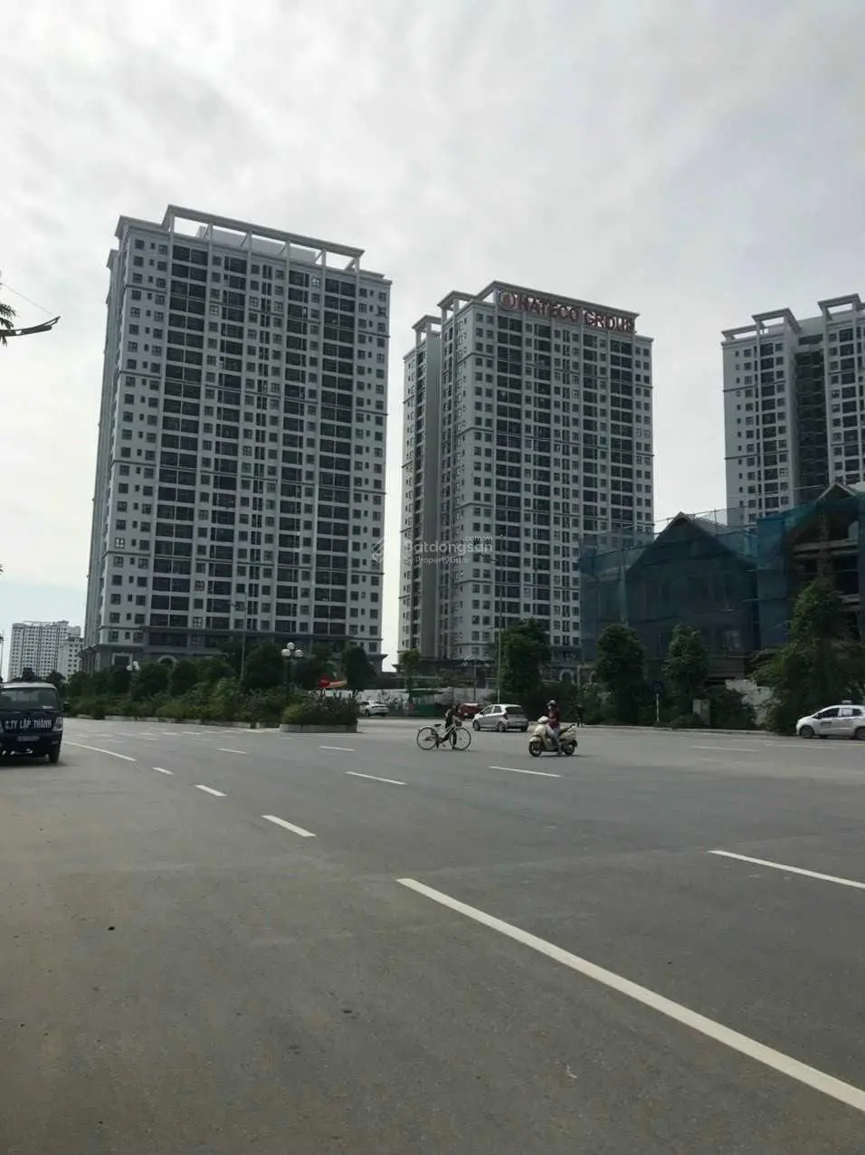 Bán nhà mặt đường quốc lộ 32 gần khu đô thị Tân Tây Đô. DT:120m2 sổ đỏ 60m2 Giá 9.tỷ. LH 0916 181 ***