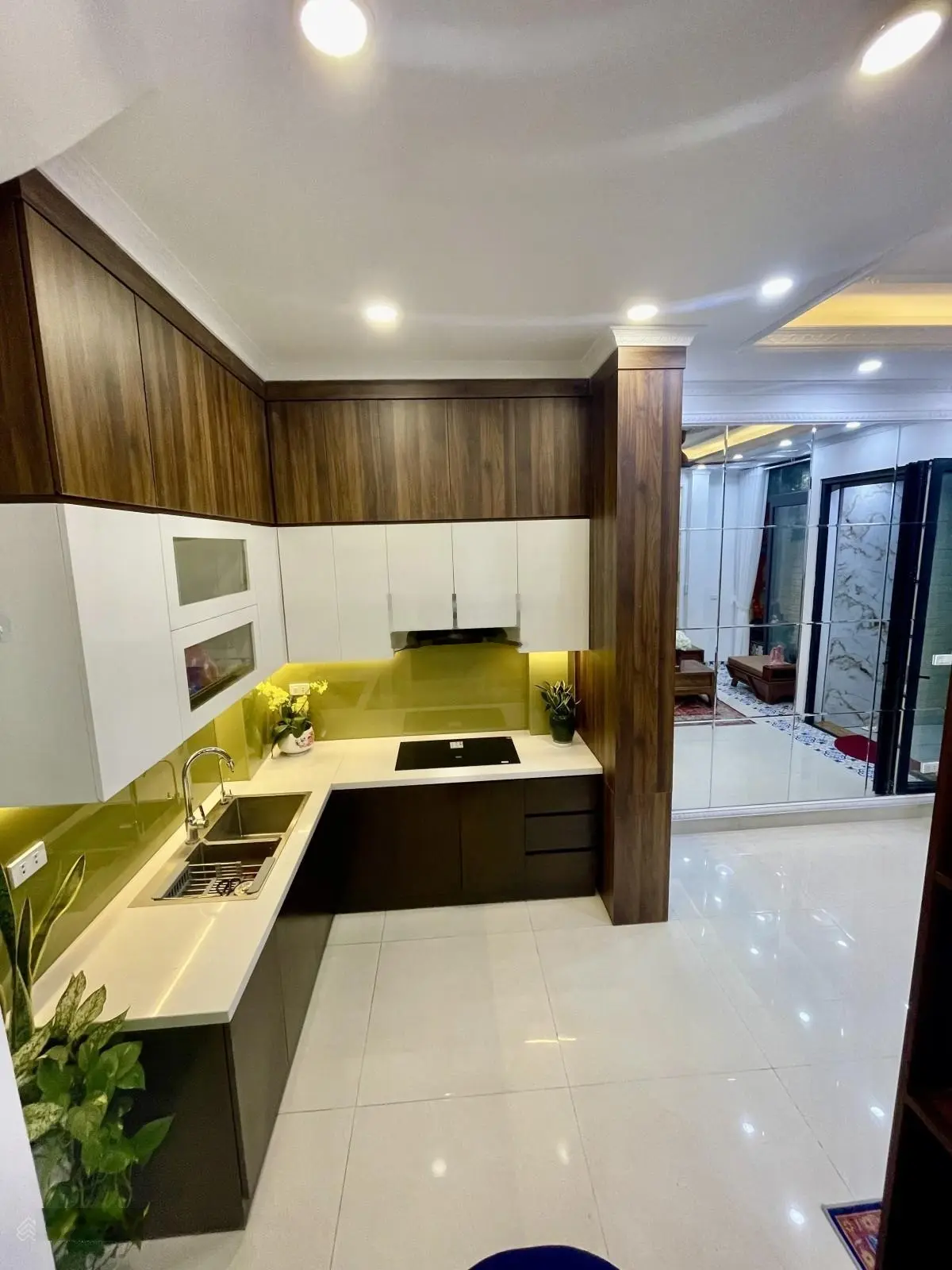 Cần Bán nhà Phố Pháo Đài Láng 45m 5 Tầng MT 4m chỉ 11,5 tỷ Full nội thất 20m ô tô.