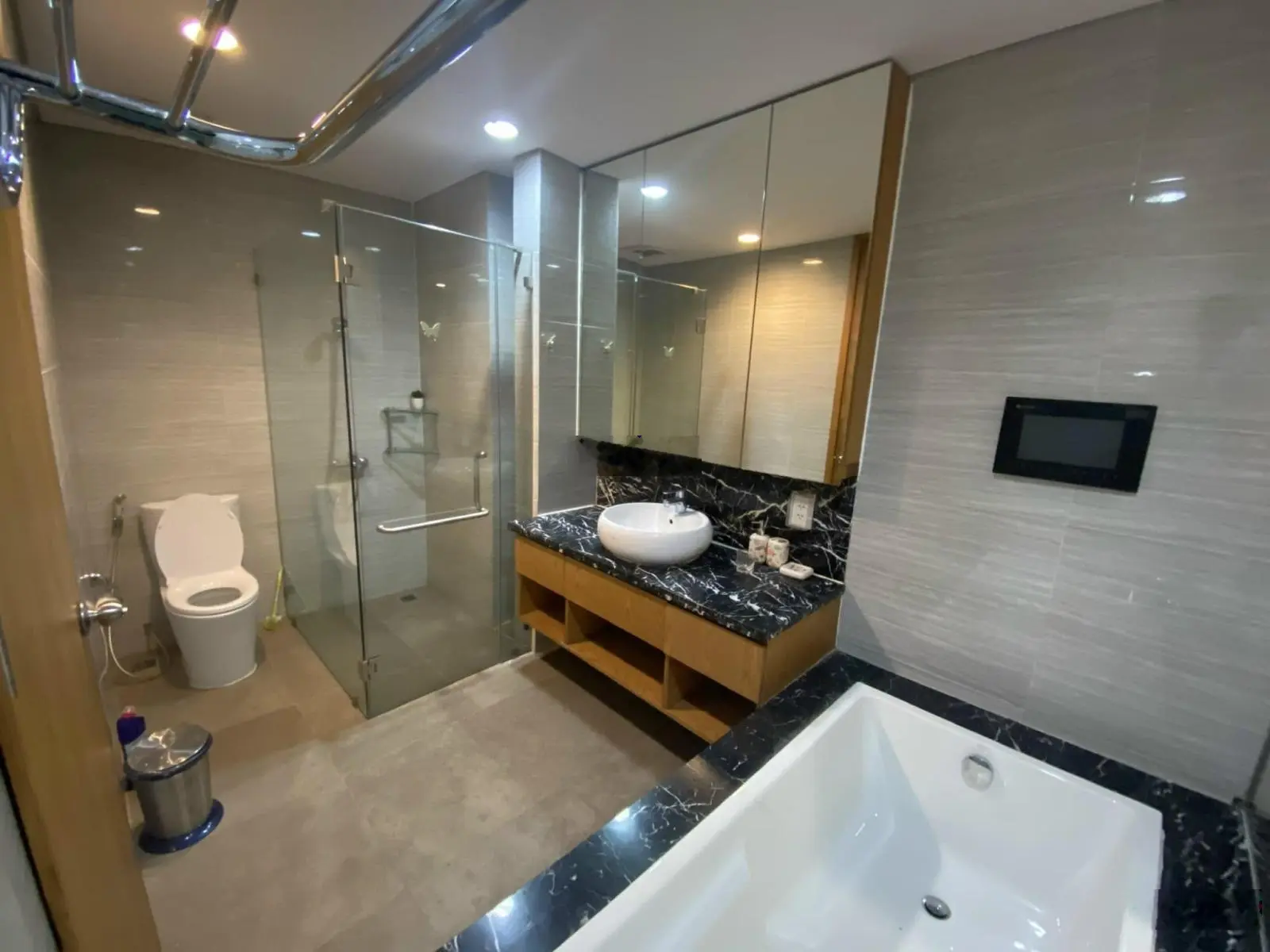 Bán gấp căn hộ siêu hiếm 133m2 thiết kế 3 ngủ tại dolphin plaza - chất lượng đẹp, nhiều tiện ích