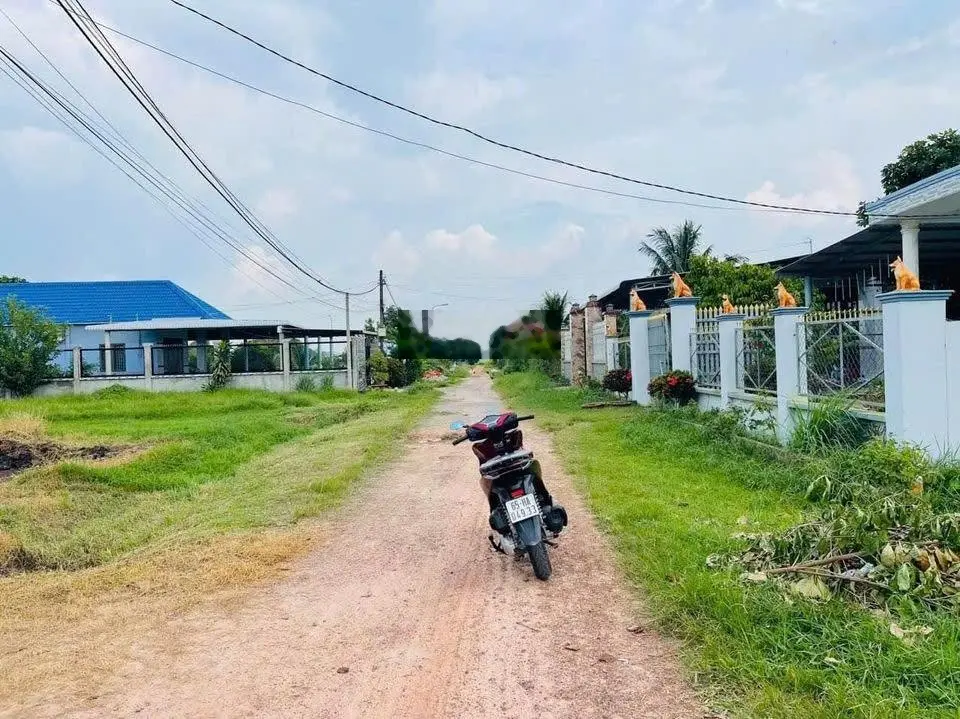 Bán gấp lô đất 200m2 khu phố Gia Huỳnh, thị xã Trảng Bàng, giá 600 triệu.