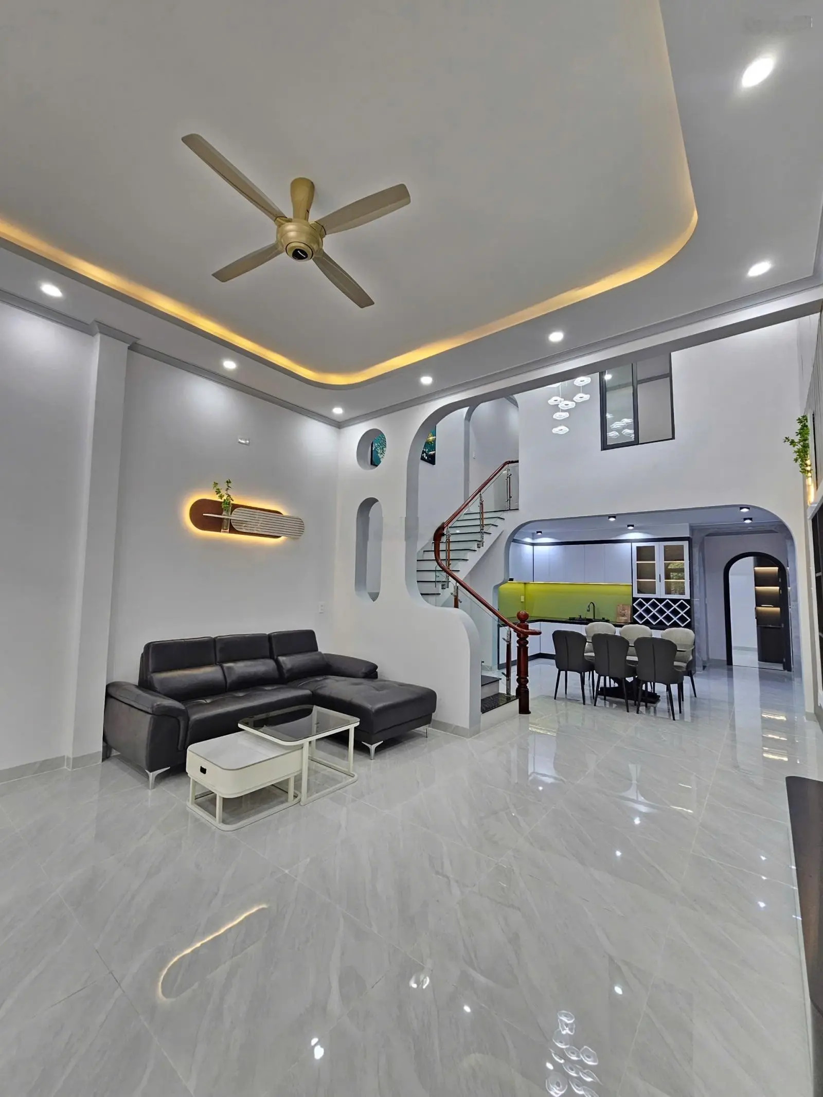 Giá 3.4 tỷ/ Nhà full hết nội thất cấp 4 gác đúc 3 phòng ngủ ngay chợ Phú Phong ngã tư Bình Chuẩn
