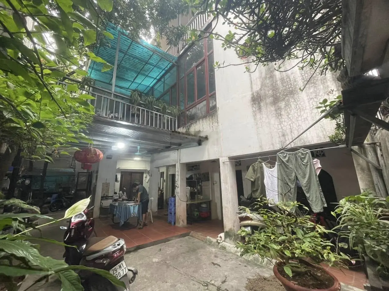 Cần bán đất tặng nhà 2 tầng còn tốt, 180m2, ô tô tránh đỗ, lô góc, mặt tiền 8m, 31.5 tỷ Thái Thịnh